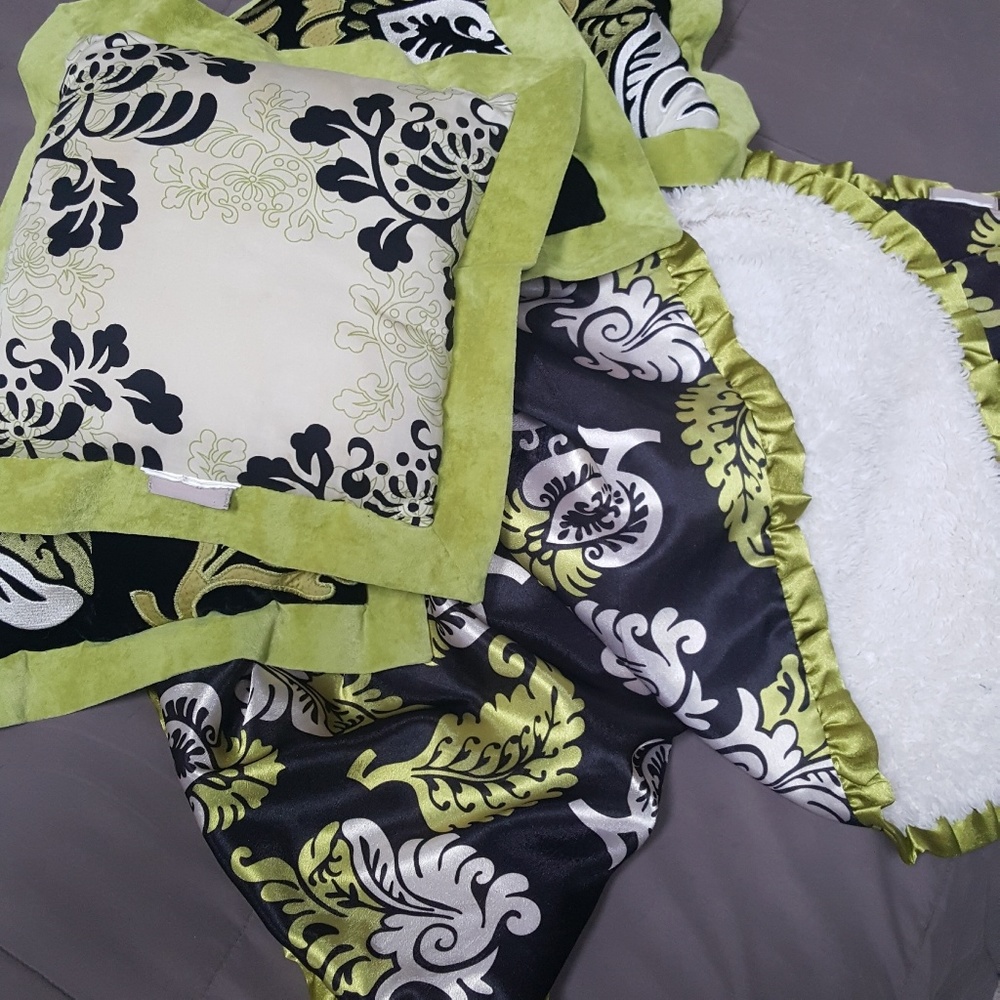 Satin baby blanket, soft inner and four dec pillow